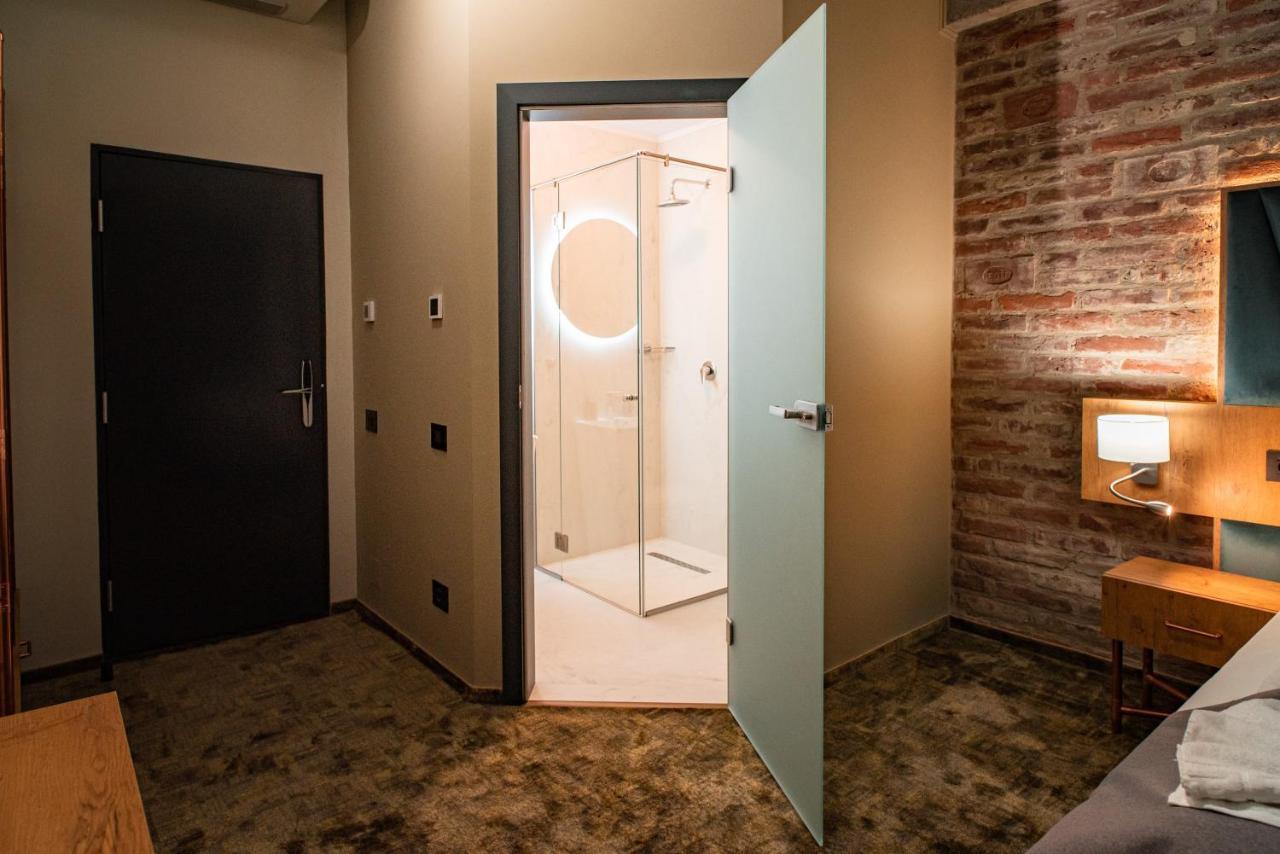 Mustang Boutique Rooms Oradea Exterior foto
