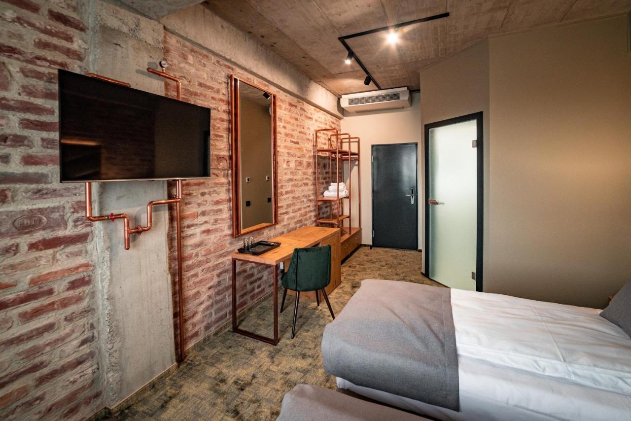 Mustang Boutique Rooms Oradea Exterior foto