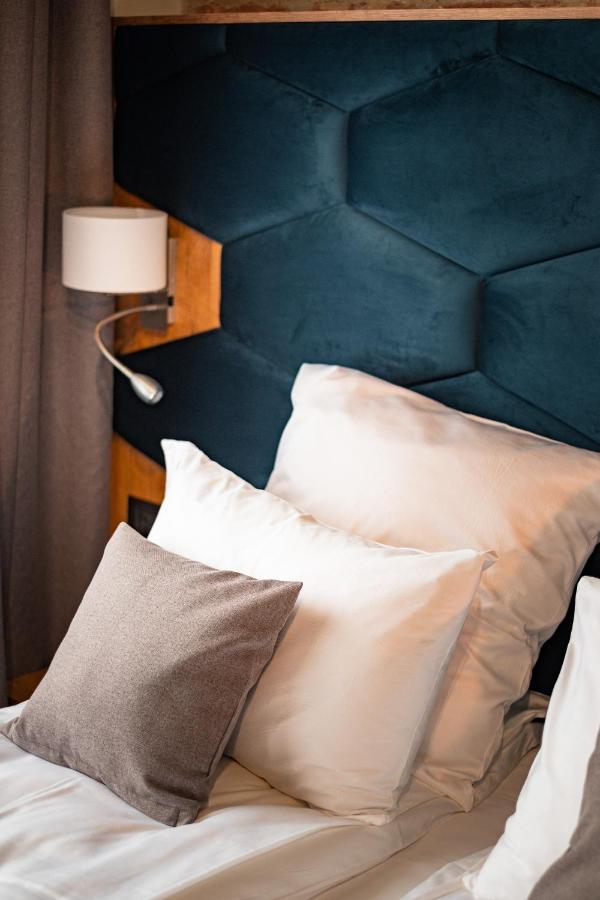 Mustang Boutique Rooms Oradea Exterior foto