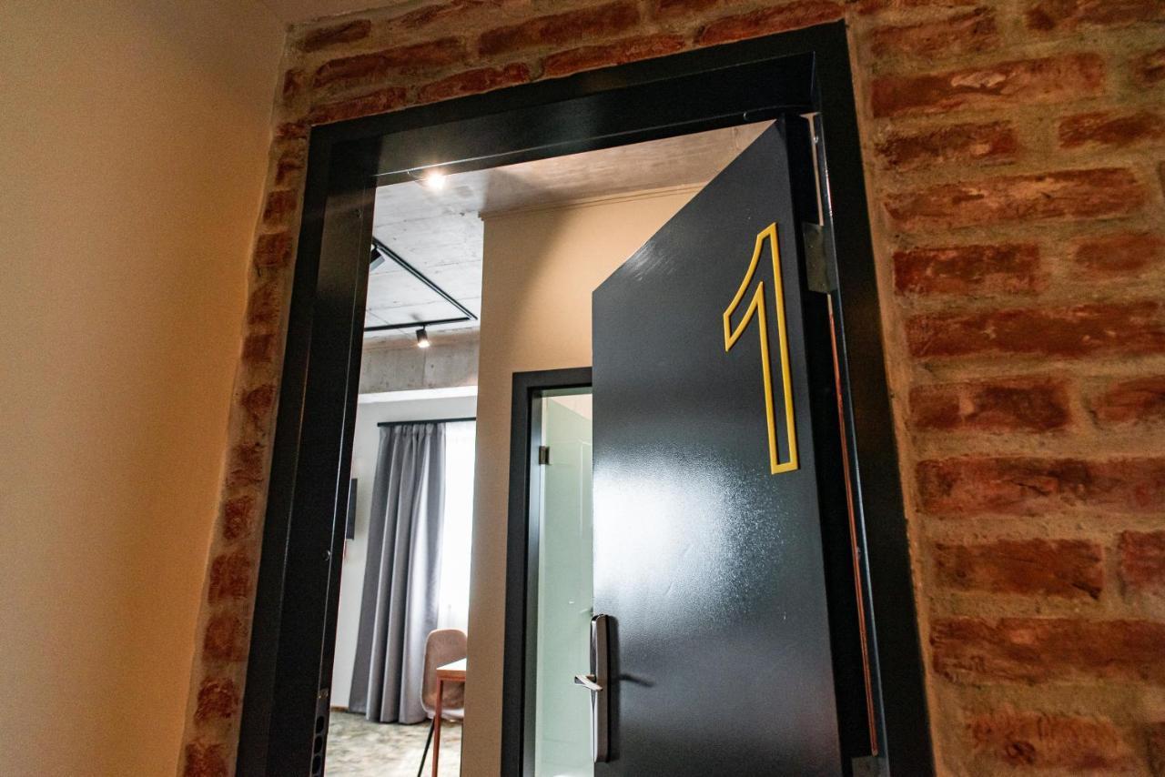 Mustang Boutique Rooms Oradea Exterior foto