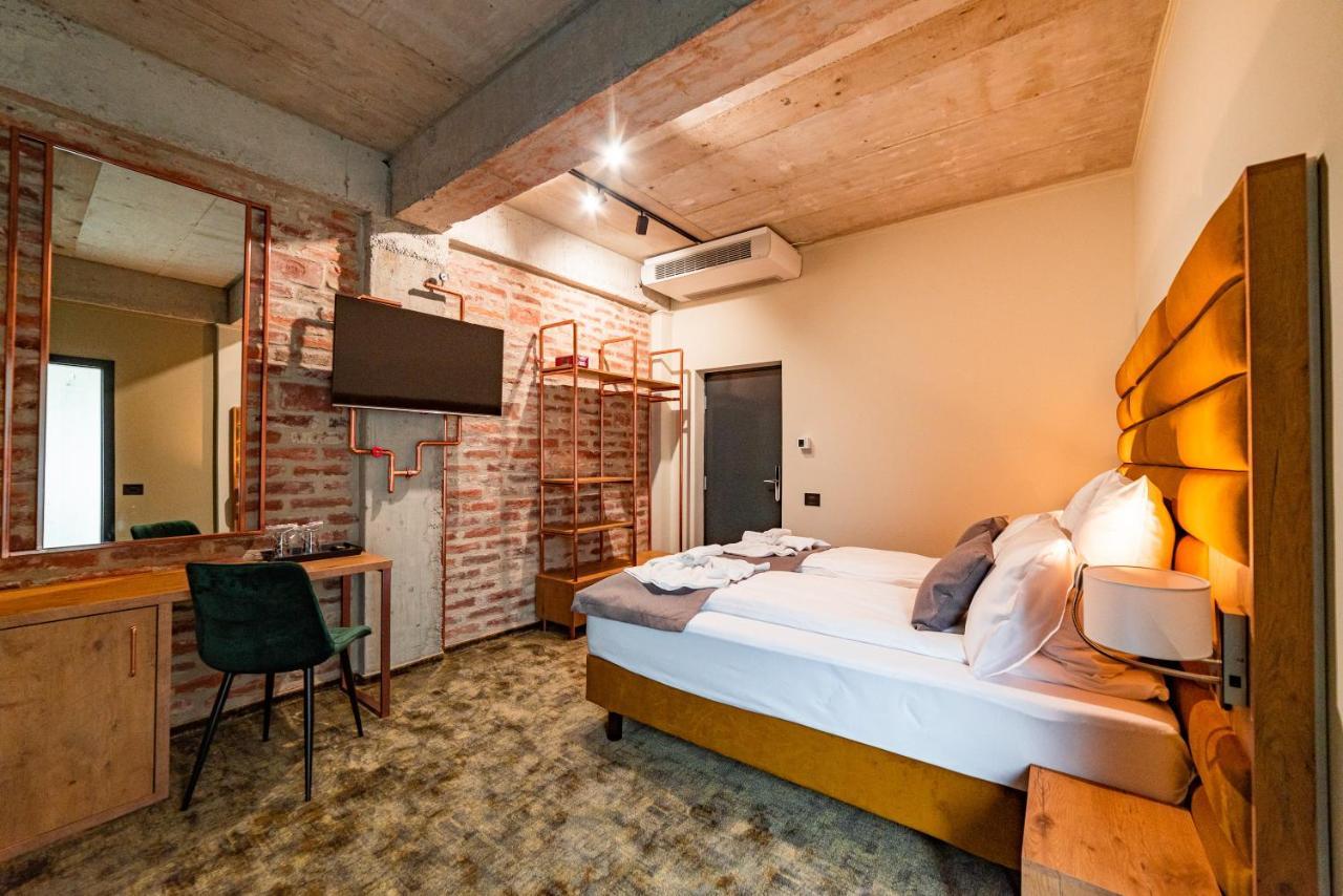 Mustang Boutique Rooms Oradea Exterior foto