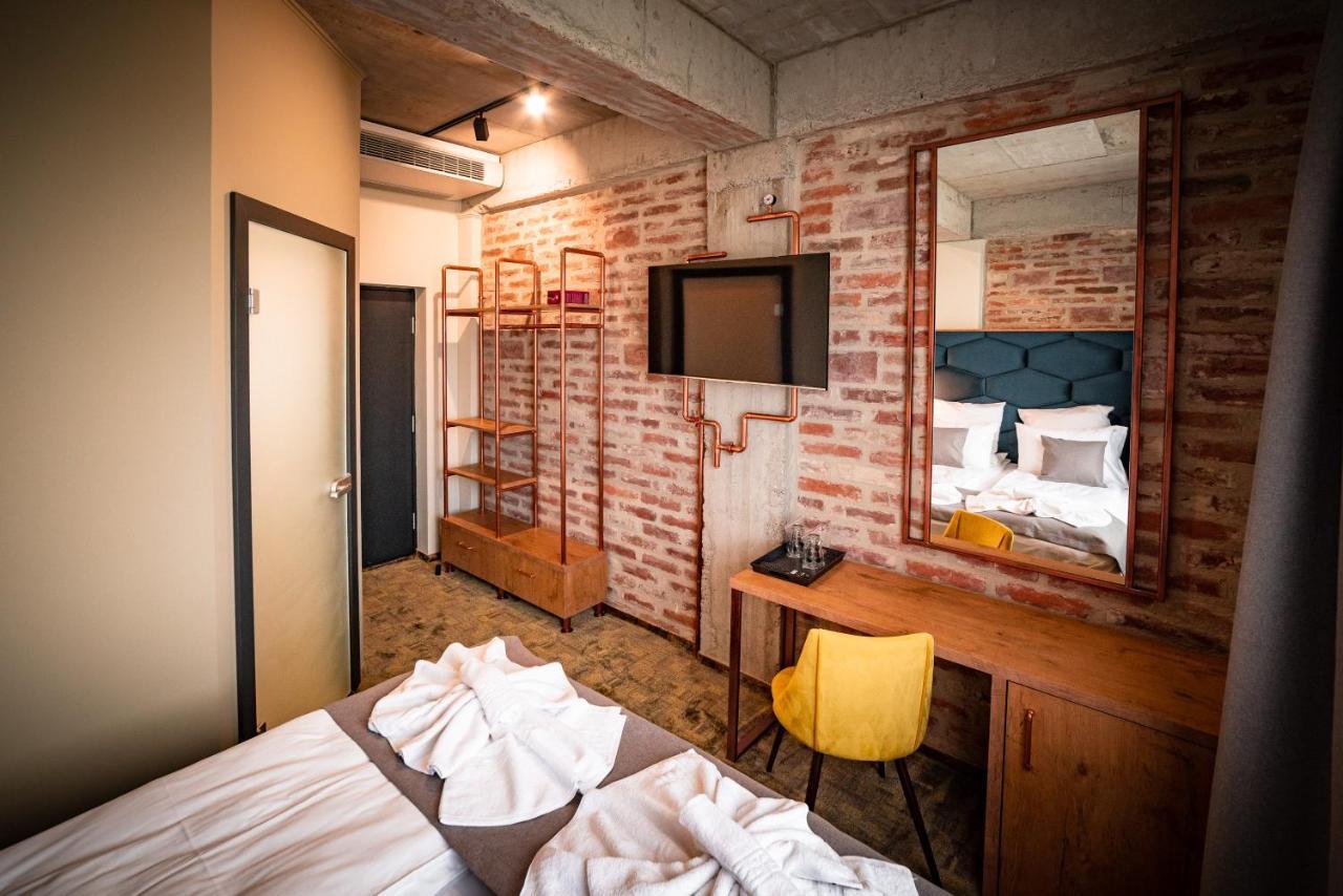 Mustang Boutique Rooms Oradea Exterior foto