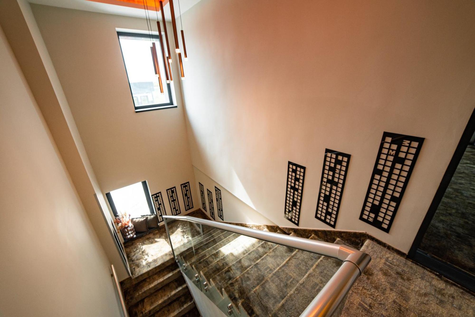 Mustang Boutique Rooms Oradea Exterior foto