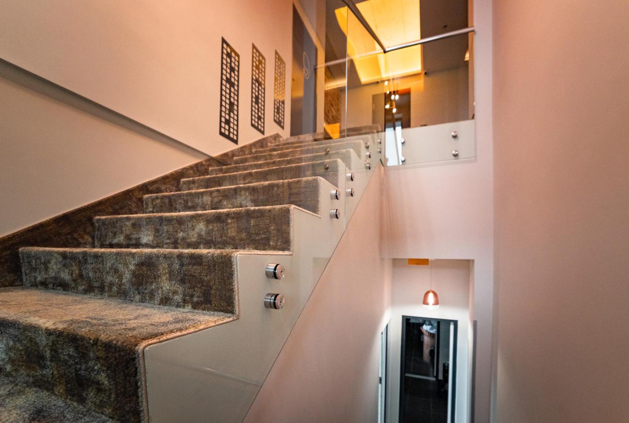 Mustang Boutique Rooms Oradea Exterior foto