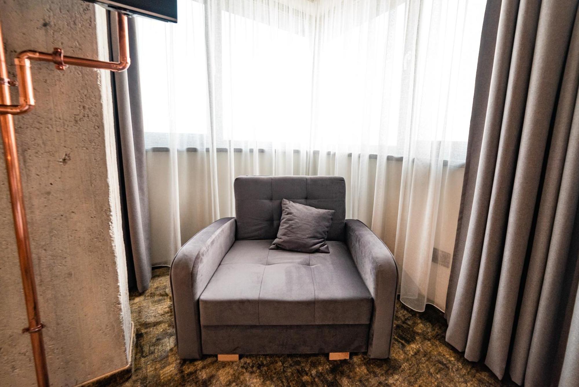 Mustang Boutique Rooms Oradea Exterior foto