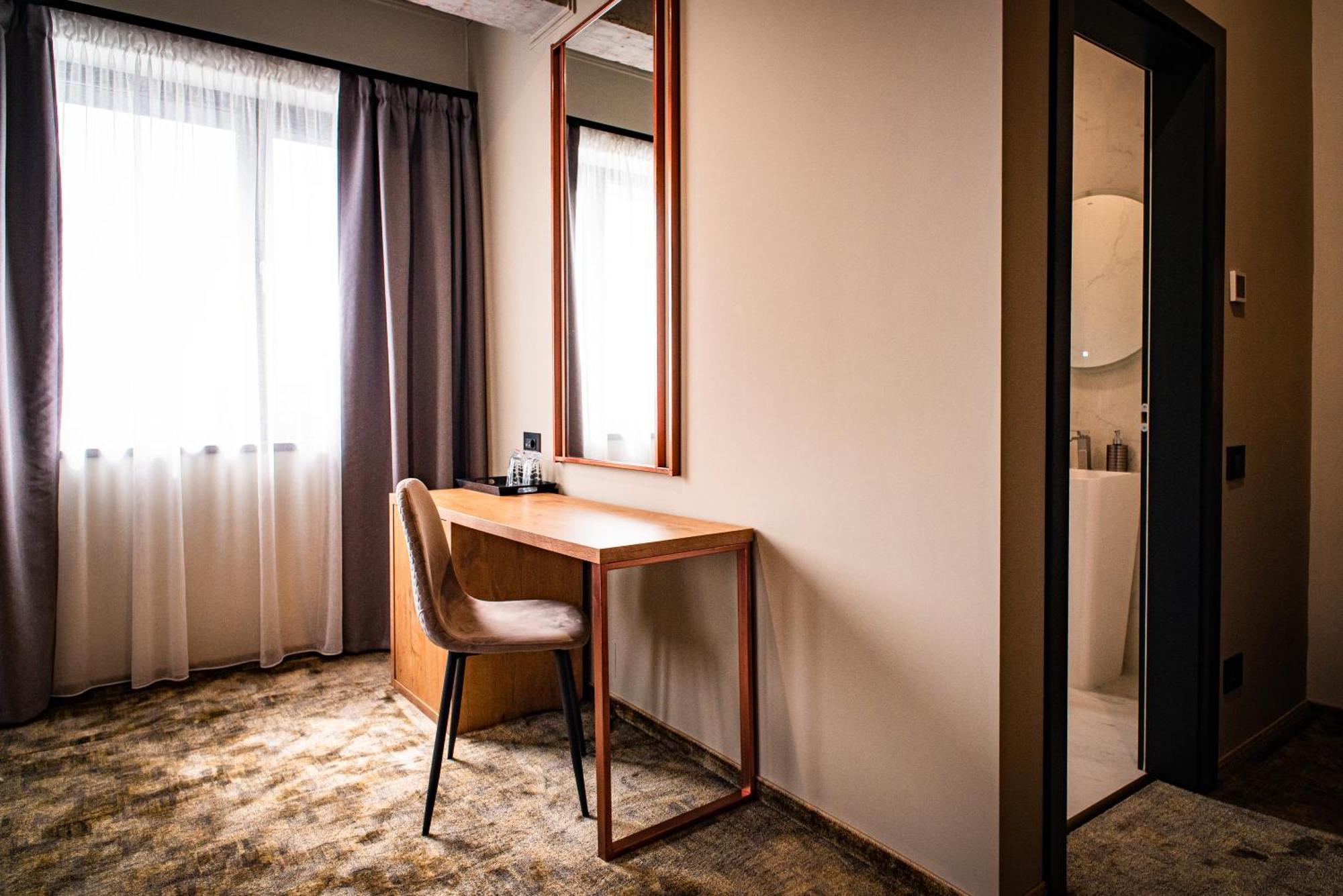 Mustang Boutique Rooms Oradea Exterior foto