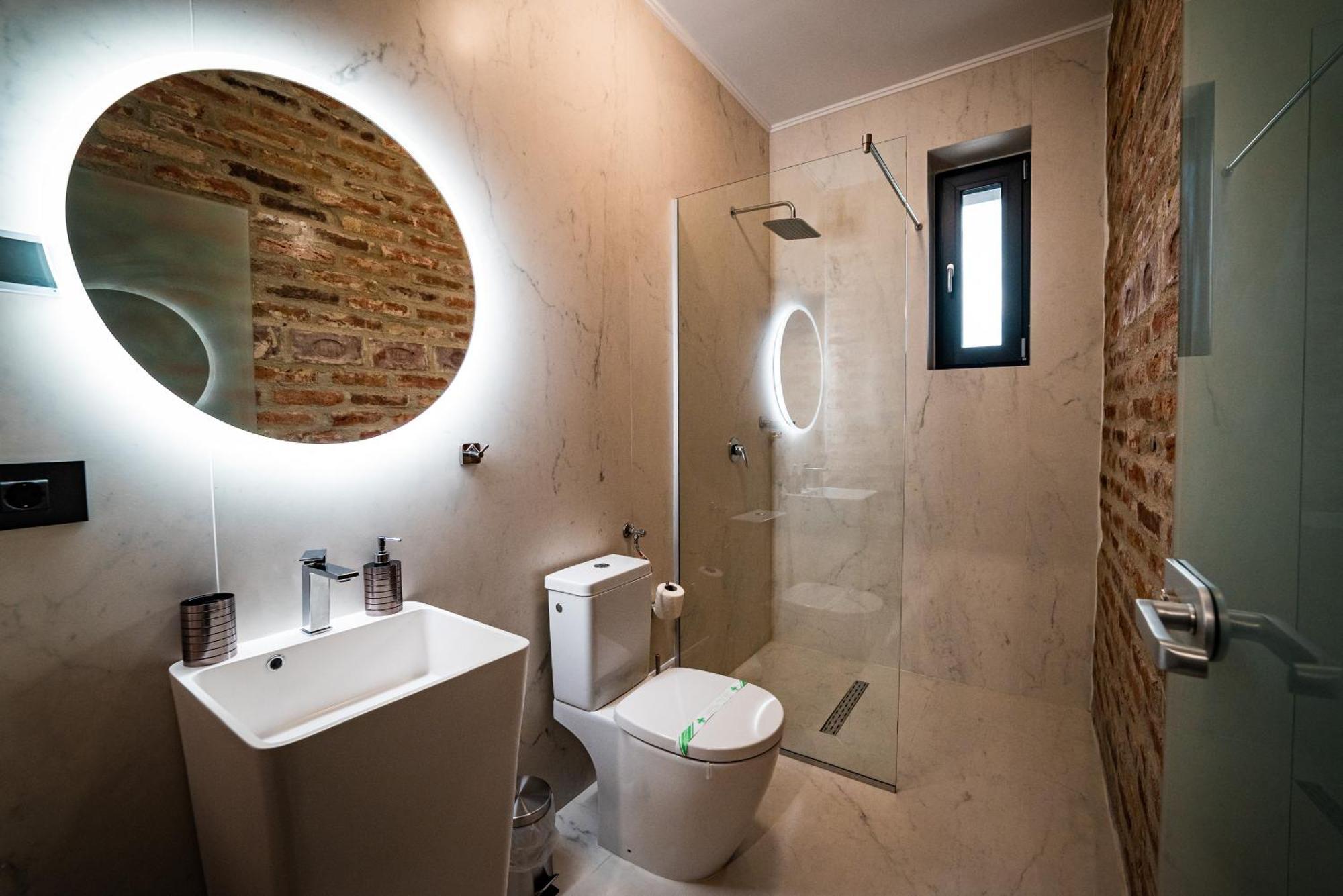 Mustang Boutique Rooms Oradea Exterior foto